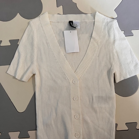 Fitted Rib-knit Top Button Front V Neck Crop Cardigan - Picture 6 of 9